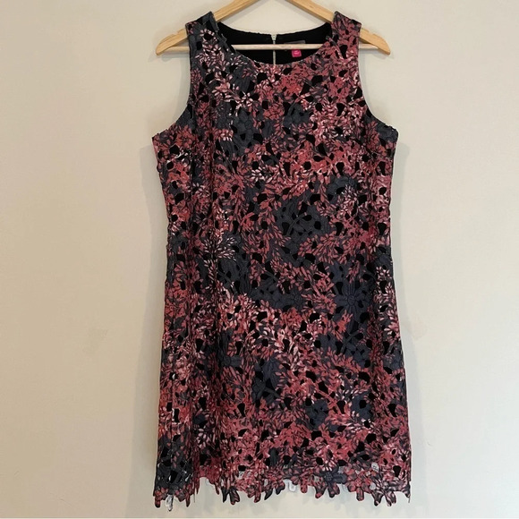 ✨VINCE CAMUTO Embroidered Lace Overlay Mini Dress - Picture 3 of 11